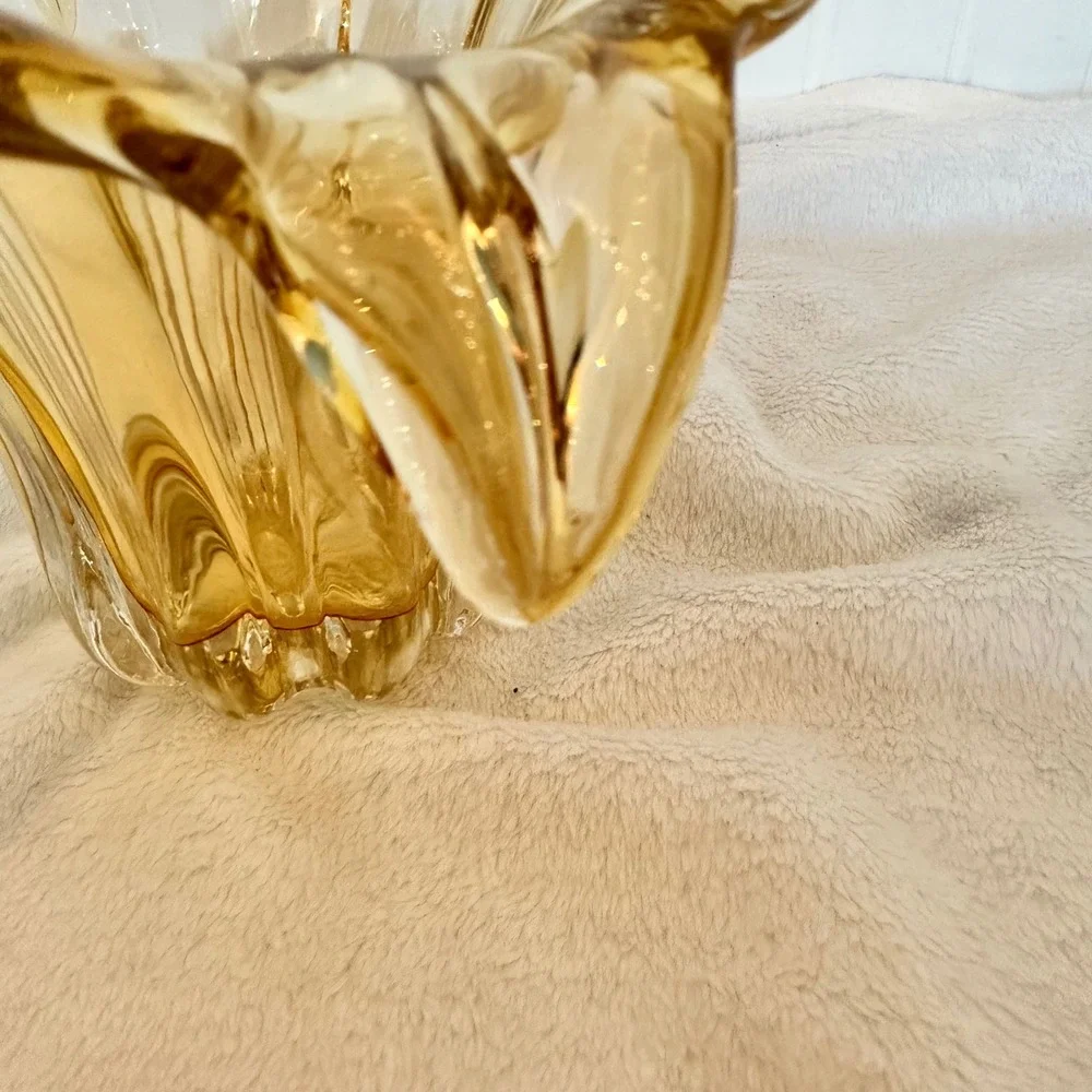 Vintage Art Glass Vase Home Decor Amber Excellent Ruffled Rim MCM Style Knick?